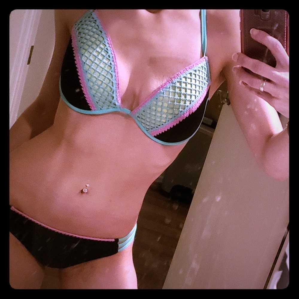 Colorblock aqua/pink/black underwire bikini set!